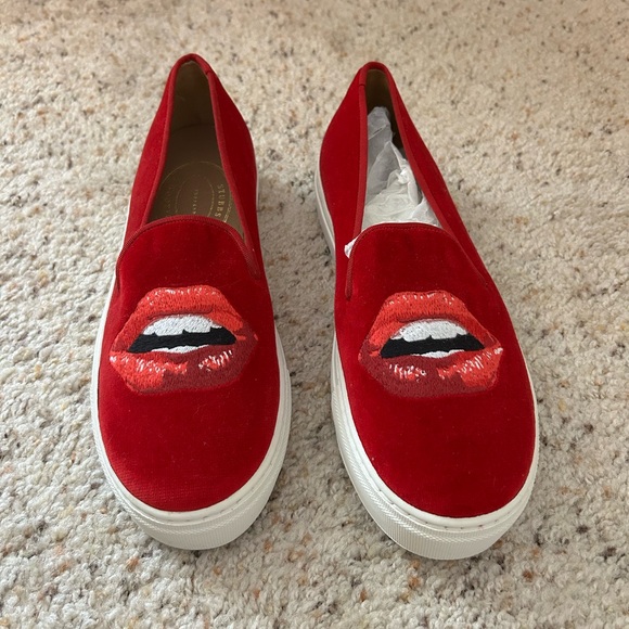 Stubbs & Wootton Embroidered Lips Velvet Slip-On Sneakers in Red/Pink, Size 10 - Picture 1 of 11